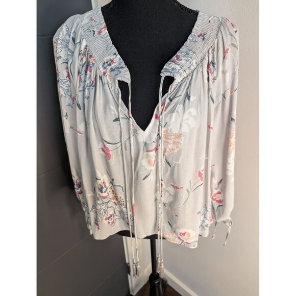 ASTR The Label Gray Floral 3/4 Sleeve Shirred Shoulder Top Style AT12170 - Small - Picture 2 of 9